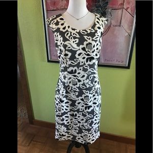 Very pretty NWT bodycon dress